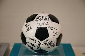 冬季草原上的射箭比赛 神射手一箭直击靶心 又美又飒