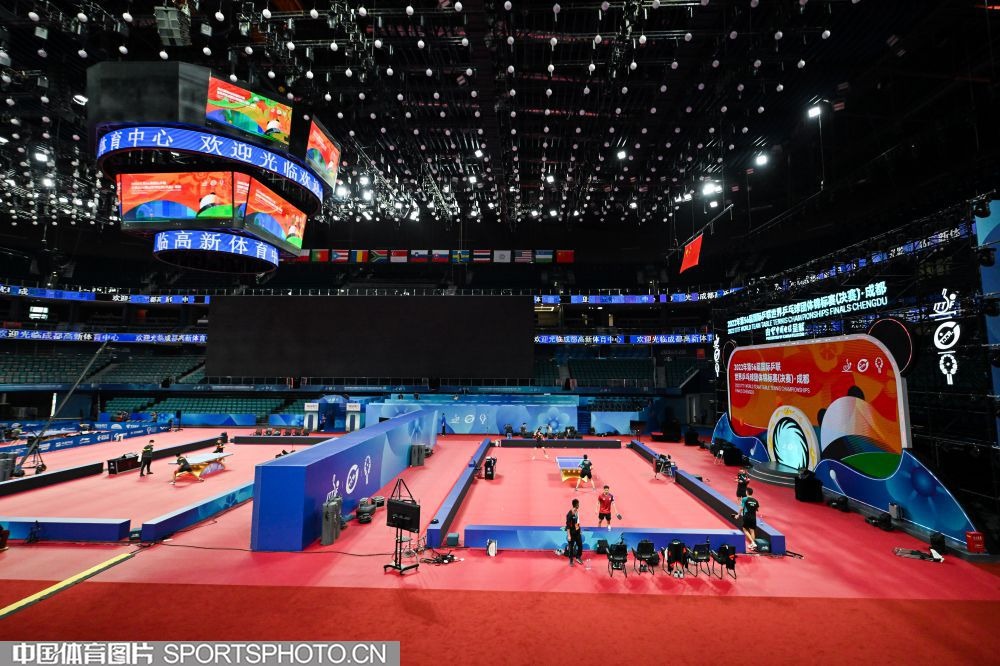 【共同社12月27日电】美职棒大联盟8月9日迎来历史性时刻——珍·帕沃尔成为首位在正式比赛中执法的女性裁判。